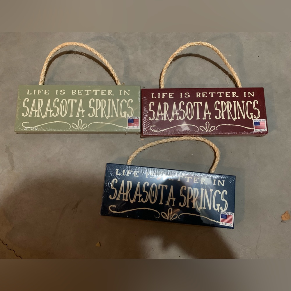 Sarasota Springs signs